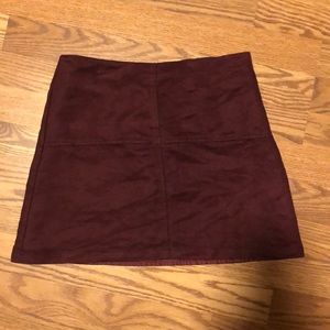 Burgundy fitted skirt